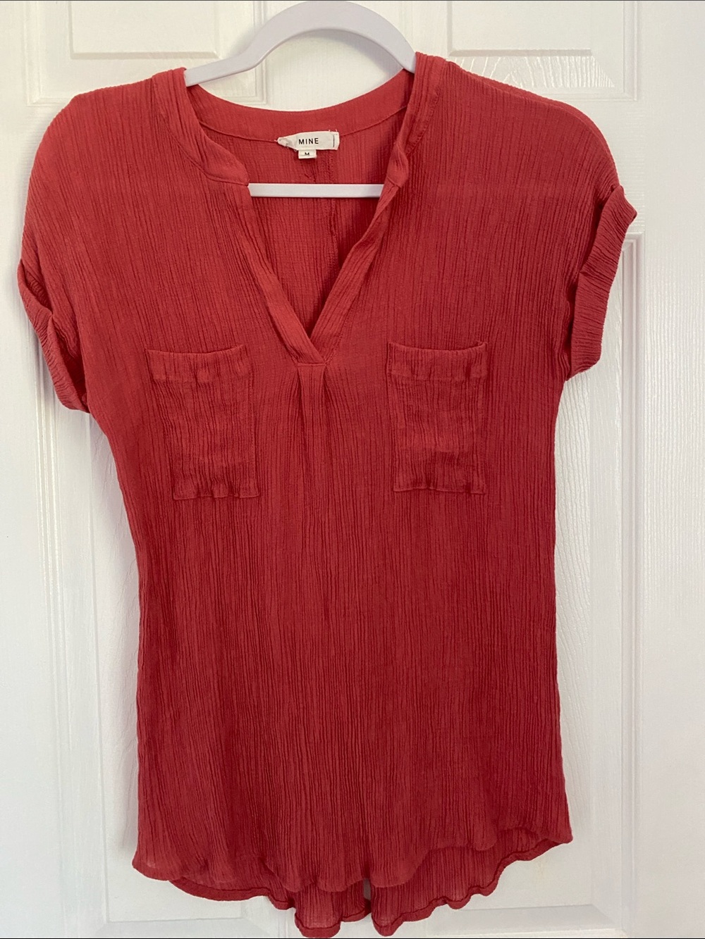 MINE Rust Red Crinkle V-Neck Short Sleeve top Great Condition